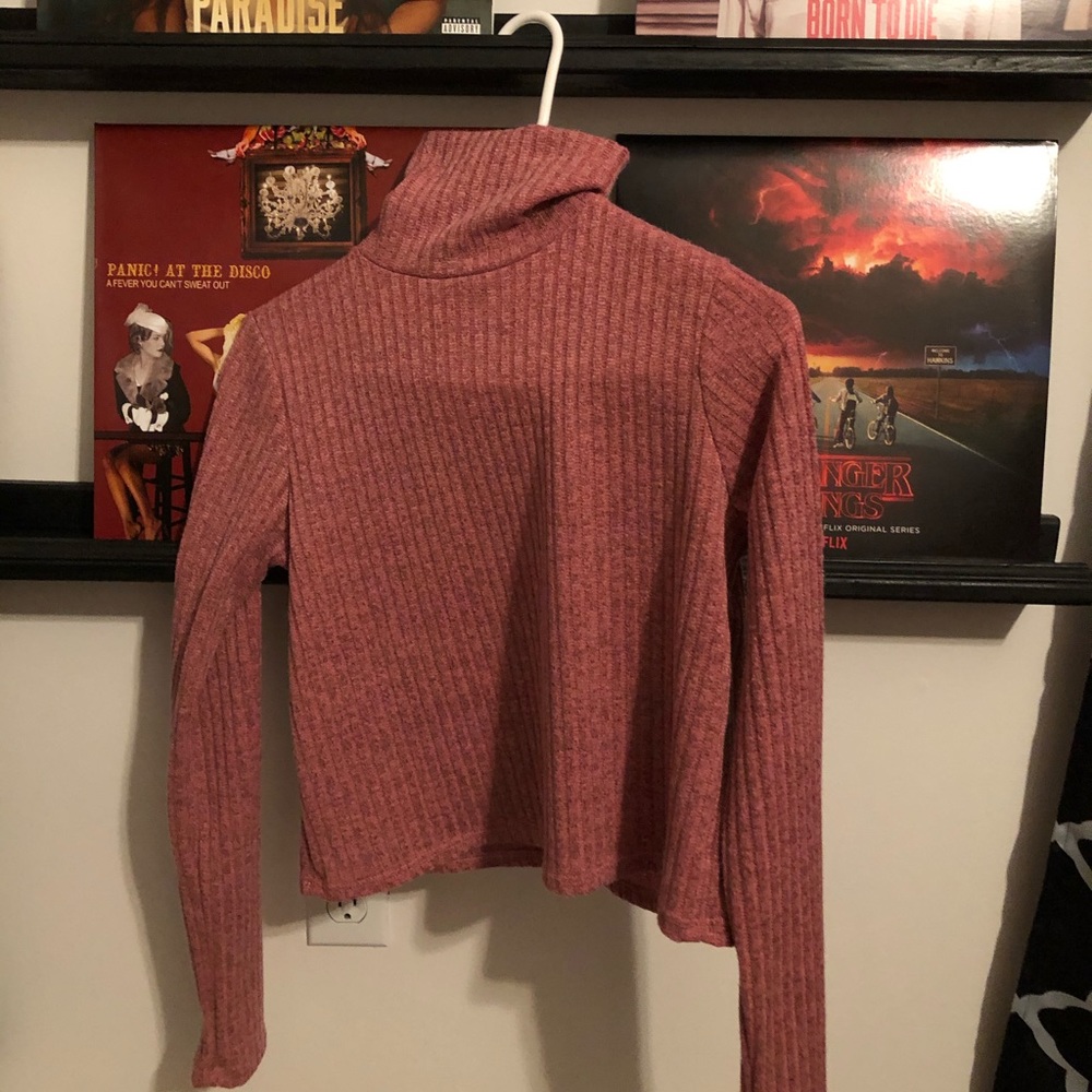 Cute, turtle neck, pink top.